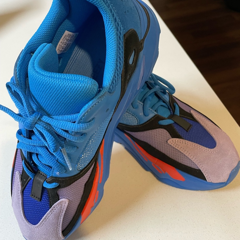 Adidas Yeezy Boost 700 Sneaker - Picture 3 of 8
